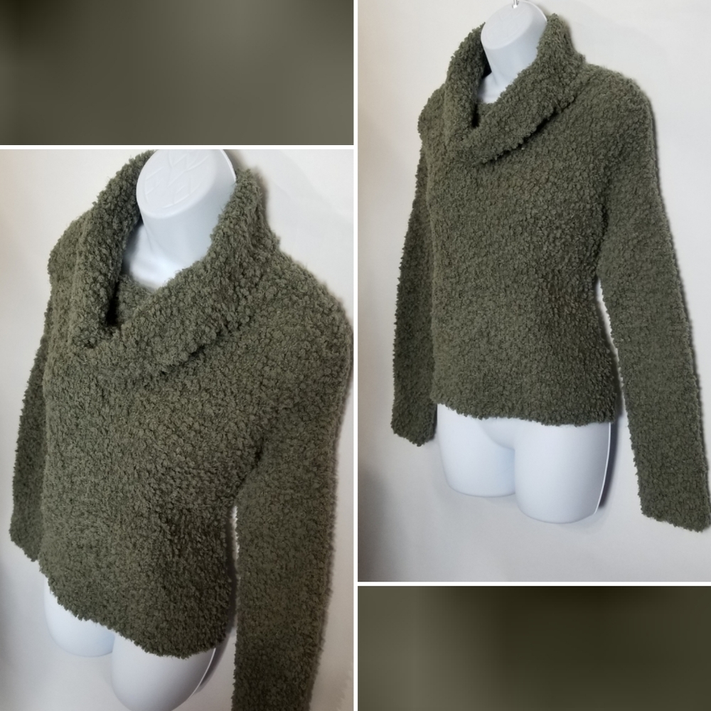 Turtleneck Pullover Sweater - Picture 3 of 4